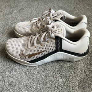 Nike Metcon 6 - Women's size 10 (Style: AT3160-170)